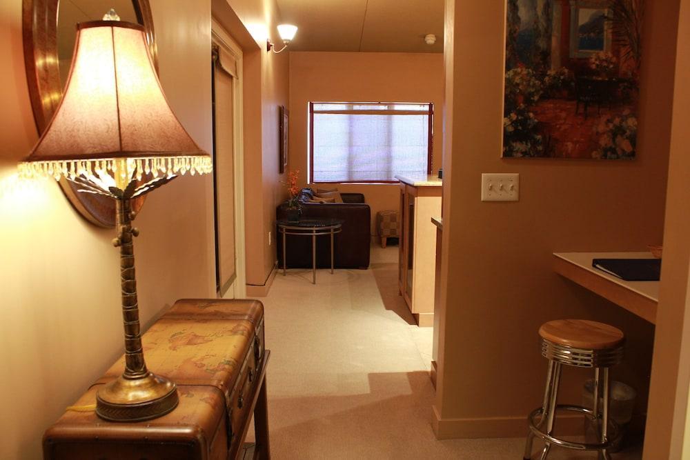 Hotel Western Merrimack Valley